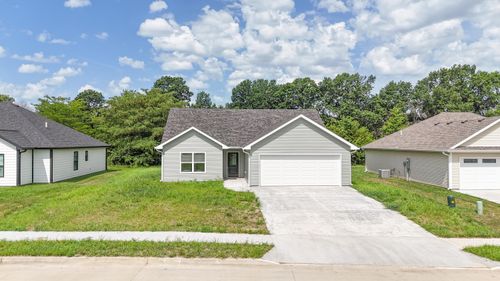 1203 Stonebridge Ln, Moberly, MO, 65270-2701 | Card Image