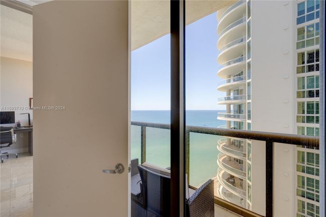 2602 - 16275 Collins Ave, Condo with 2 bedrooms, 2 bathrooms and null parking in Sunny Isles Beach FL | Image 35