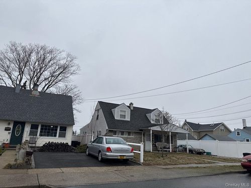 2 Quay Ct, East Rockaway, NY, 11518-2335 | Card Image