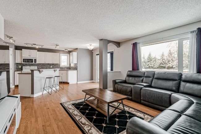 71 Wentworth Circle Sw, Home with 4 bedrooms, 3 bathrooms and 4 parking in Calgary AB | Image 9