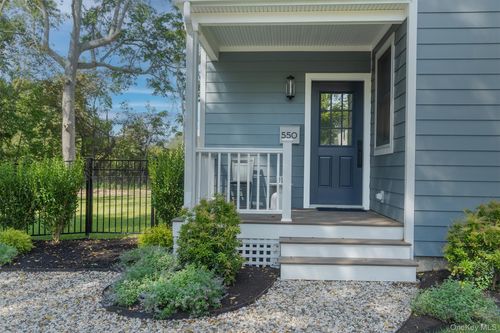 550 Madison Ave, Greenport, NY, 11944-1547 | Card Image