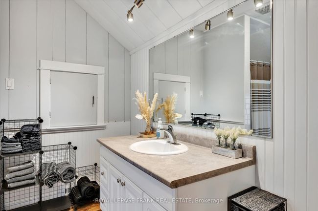 798 Simcoe St, House other with 3 bedrooms, 1 bathrooms and 4 parking in Bridgenorth ON | Image 23