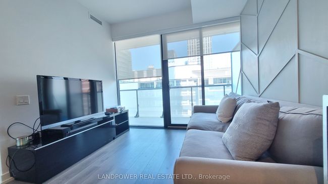 607 - 161 Roehampton Ave, Condo with 2 bedrooms, 1 bathrooms and null parking in Toronto ON | Image 9
