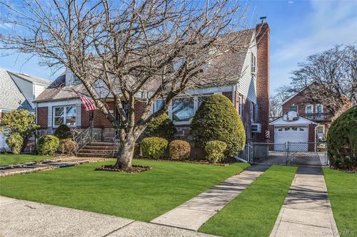 78-37 267th St, Glen Oaks, NY, 11004-1313 | Card Image