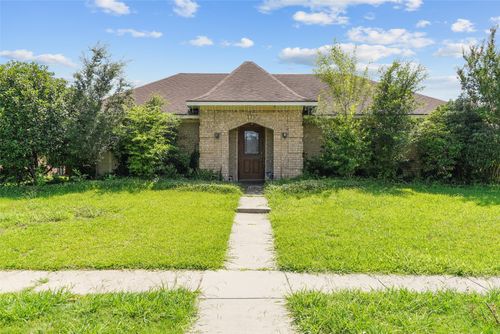 106 E Schreiber St, Garland, TX, 75040-3749 | Card Image