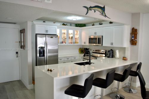 423-3725 S Ocean Dr, Hollywood, FL, 33019-2926 | Card Image