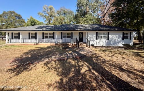 3570 Sherwood Dr, Greenville, MS, 38703-8209 | Card Image