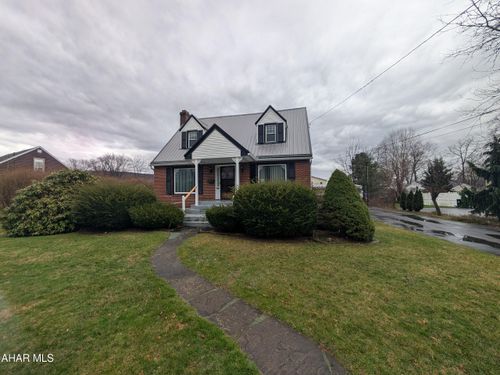 213 Milton Ave, Altoona, PA, 16602-3027 | Card Image