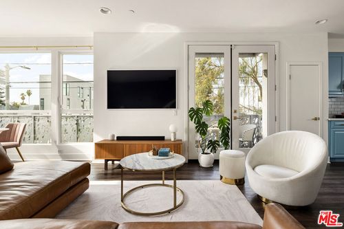 6074 W Studio Ct, LOS ANGELES, CA, 90038-2586 | Card Image