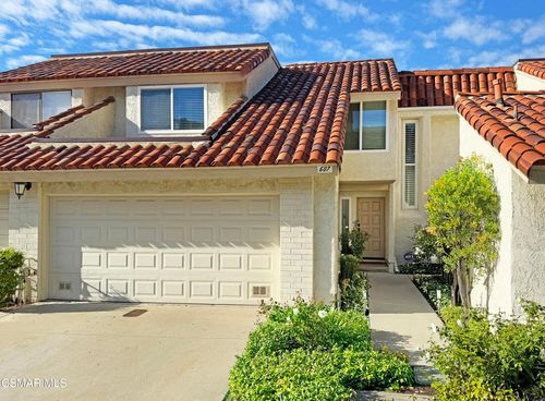 607 Valley Oak Ln, Newbury Park, CA, 91320-4031 | Card Image