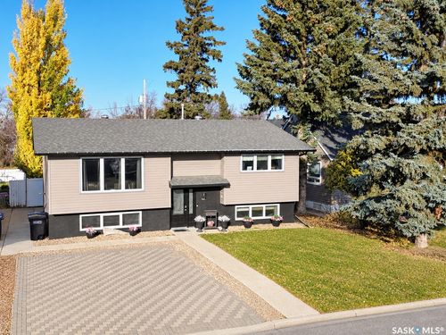107 2nd Street Ne, Watson, SK, S0K4V0 | Card Image