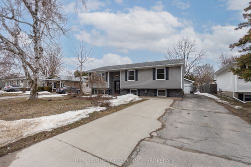 892 Development Drive, Kingston, ON, K7M5T1 | Card Image