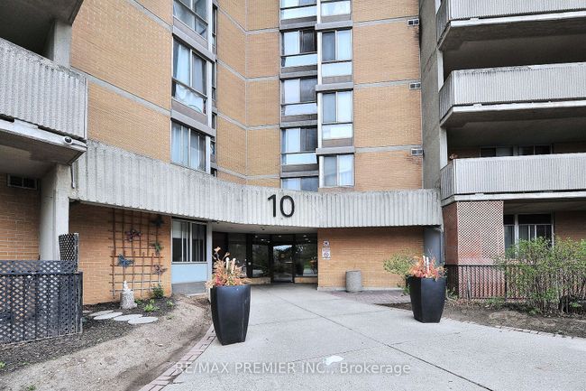 1901 - 10 Martha Eaton Way, Condo with 2 bedrooms, 2 bathrooms and 2 parking in North York ON | Image 4