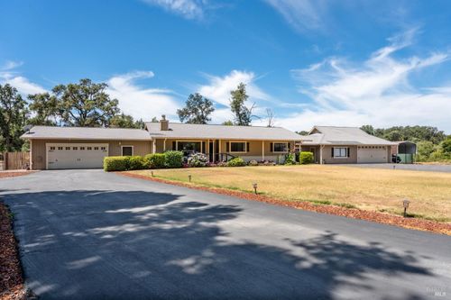 8960 East Road, Redwood Valley, CA, 95470 | Card Image