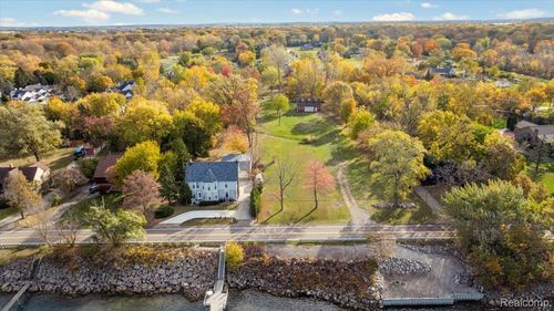 20443 W River Rd, Grosse Ile, MI, 48138-1245 | Card Image