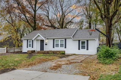 303 S Church Street, House other with 3 bedrooms, 1 bathrooms and null parking in Olathe KS | Image 2