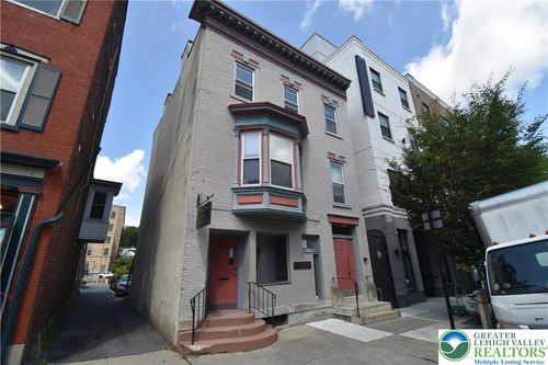 42 N 3rd St, EASTON, PA, 18042-7737 | Card Image