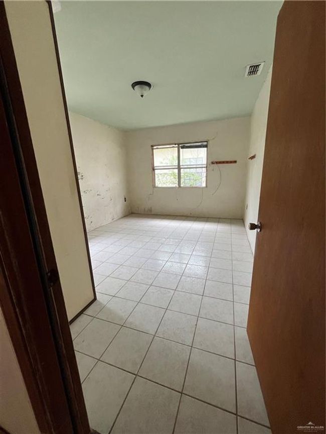 Unfurnished room featuring light tile patterned floors | Image 6