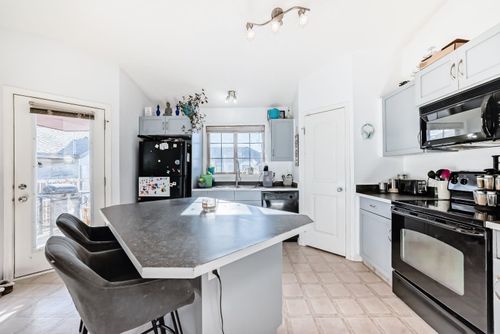 205-27 Everridge Sq Sw, Calgary, AB, T2Y5J7 | Card Image