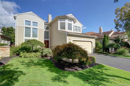 18 Hamlet Dr, Plainview, NY, 11803-1531 | Card Image