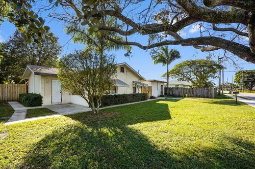 3858 Lakewood Road, Palm Springs, FL, 33461 | Card Image