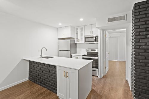 d-2121 Fountain View Dr, Houston, TX, 77057-3673 | Card Image