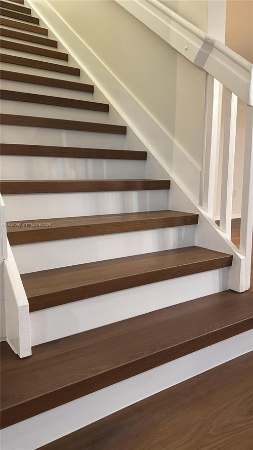 7856 Nw 194th St, Hialeah, FL, 33015-6350 | Card Image