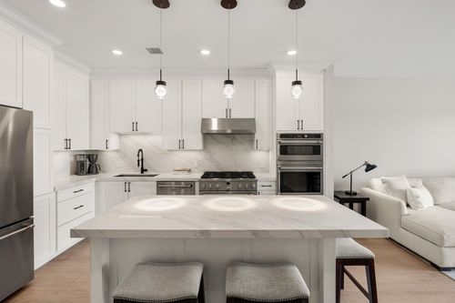 512-18 Artisan Dr., Salem, NH, 03079 | Card Image