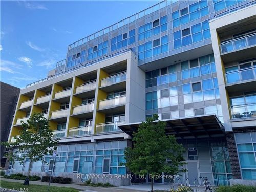 320-257 Hemlock St, Waterloo, ON, N2L0K2 | Card Image