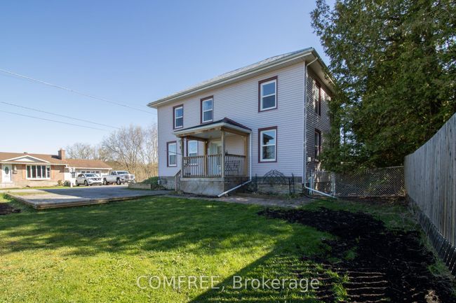 8 Laura St, House other with 5 bedrooms, 3 bathrooms and 4 parking in Lyn ON | Image 4