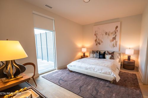 302-122 Stadium Way, Knoxville, TN, 37915-3003 | Card Image