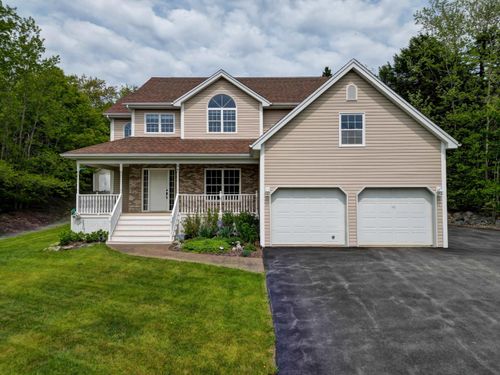 94 Ingram Dr, Fall River, NS, B2T1A4 | Card Image