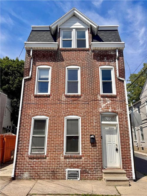 635 W Green St, Allentown, PA, 18102-1664 | Card Image