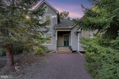 179 Hawthorne Ct, Tannersville, PA, 18372-8910 | Card Image