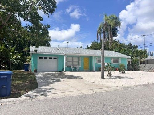 8218 43rd Ave W, BRADENTON, FL, 34209-6410 | Card Image