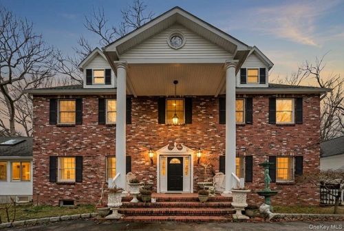 48 Private Road, Riverhead, NY, 11933 | Card Image