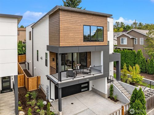 134 8th Ave, Kirkland, WA, 98033-5528 | Card Image