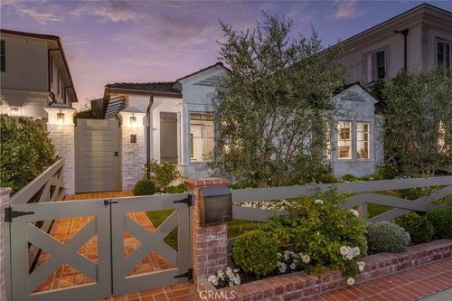 2771 Bayshore Dr, Newport Beach, CA, 92663-5610 | Card Image