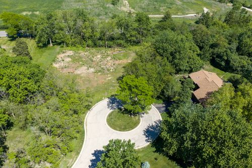 1 High Point Cir, Hawthorn Woods, IL, 60047-7586 | Card Image
