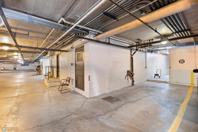 Garage Park Space & Storage Unit | Image 32