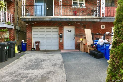 1012 E 233rd St, Bronx, NY, 10466-3345 | Card Image