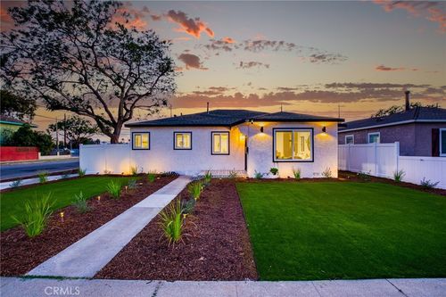 2801 Adriatic Ave, Long Beach, CA, 90810-2827 | Card Image