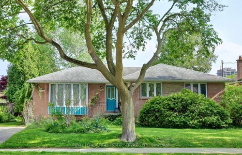 109 Chapman Rd, Etobicoke, ON, M9P1E9 | Card Image