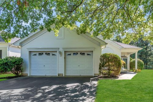 27 Bellflower Dr, Lakewood, NJ, 08701-7364 | Card Image