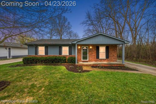 7640 Granite, Washington Twp, MI, 48094-2840 | Card Image