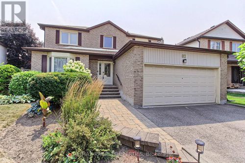 82 Mcintyre Court, Newmarket (Bristol-London), ON, L6B0P2 | Card Image
