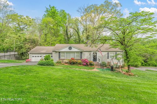 5525 Crestwood Dr, Knoxville, TN, 37914-5172 | Card Image