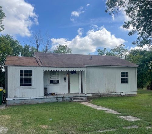 527 E Yeagua St, Groesbeck, TX, 76642-1578 | Card Image
