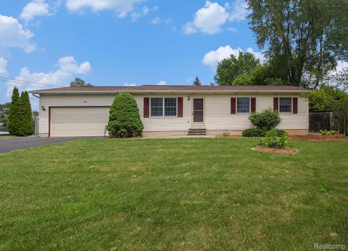 5511 Wakefield Rd, Grand Blanc, MI, 48439-8585 | Card Image