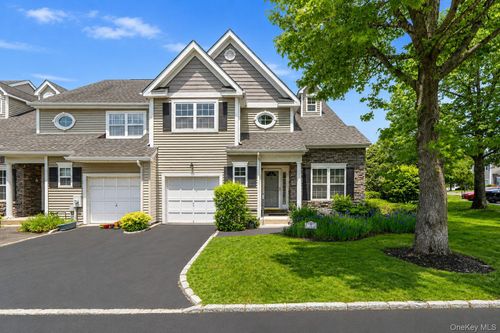 72 Paddington Cir, Smithtown, NY, 11787-5902 | Card Image